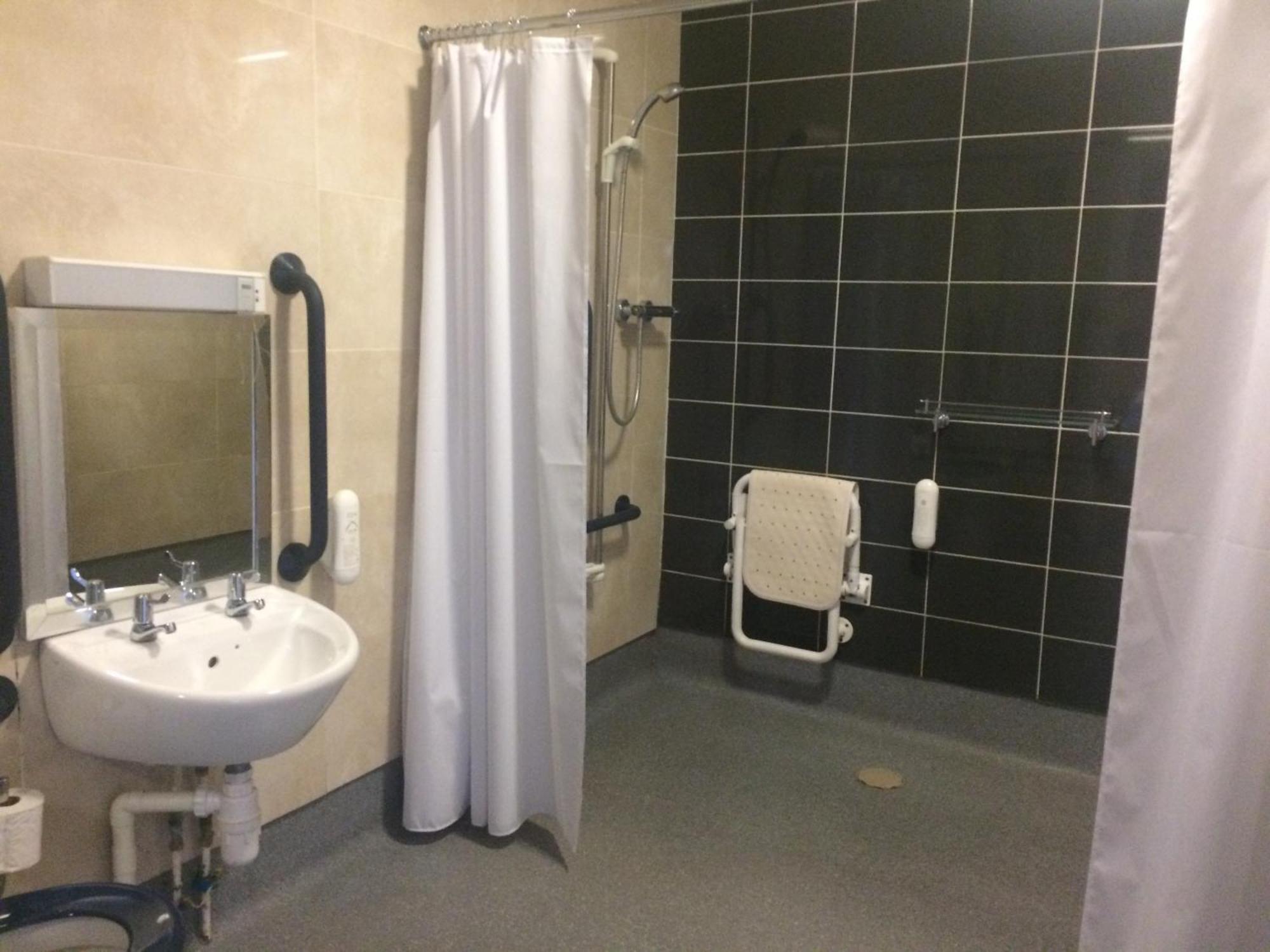 The Three Tuns Hotel Wetherspoon Тирск Стая снимка
